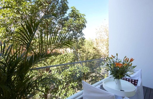 Darlinghurst Apartment | Modern Apartment Two by Contemporary Hotels - Family-Friendly Stay