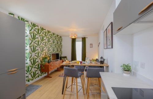 Plymouth Apartment | Inviting Apartment Two - Private Parking by Ocean City Retreats