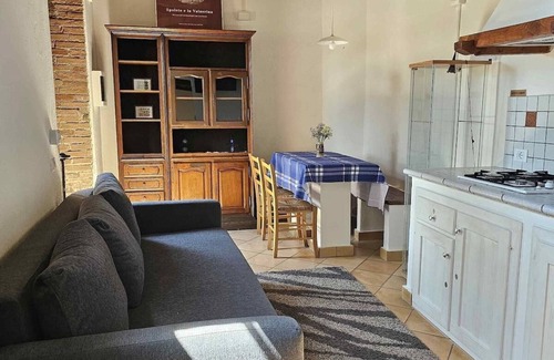 Castel d'Arno Apartment | Cozy Apartment with Private Entrance and Pool Access