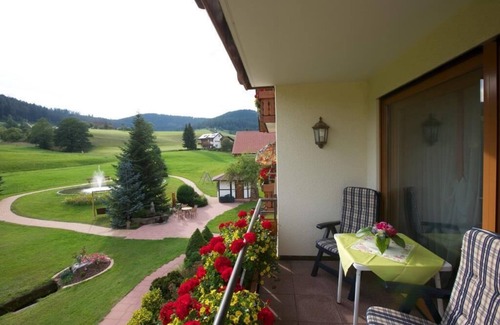 Tonbach Apartment | Cozy 1-Bedroom Apartment with Kitchen and Breakfast Included