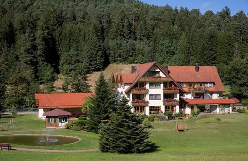 Tonbach Apartment | Modern 1-Bedroom Apartment with Kitchen & Breakfast Included
