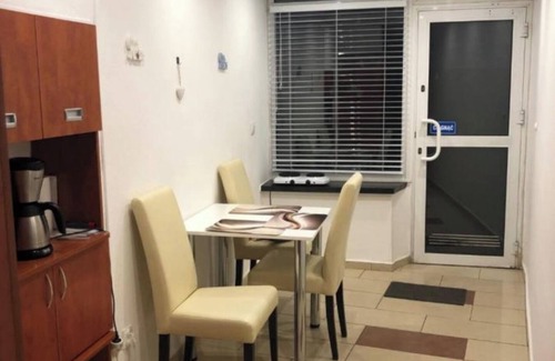 Gizycko Apartment | Budget-Friendly Beachside Apartment, Steps from the Sand
