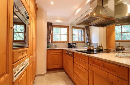 Champfer Apartment | Apartment Üerts - High-Quality Apartment with Balcony and View in Champfèr