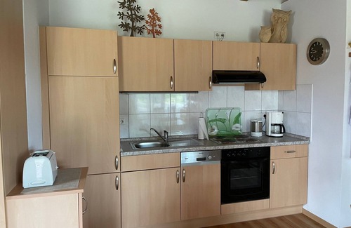 Apen Apartment | Apartment 'Uhlenhoff Boyken' with Private Terrace, Shared Garden and Wi-Fi