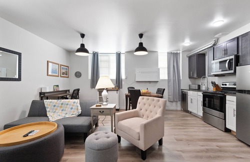 New Center Detroit Apartment | Guest Rated 10/10: Midtown Detroit Apartment with Kitchen