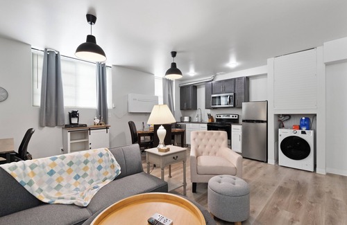 New Center Detroit Apartment | Guest Rated 10/10: Midtown Detroit Apartment with Kitchen