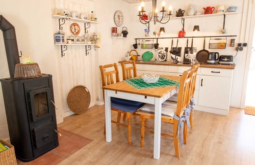 Kroeslin Apartment | Top-Rated Ocean View Apartment Uns Schün for Family Getaways