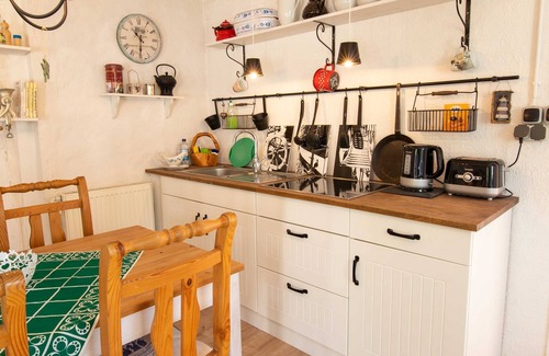 Kroeslin Apartment | Top-Rated Ocean View Apartment Uns Schün for Family Getaways