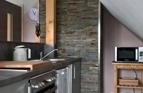 Elsoff Apartment | Family-Friendly Apartment Unter den Eichen with Great Amenities