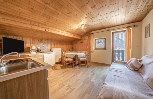 Senales Apartment | Scenic Apartment Edelweiss with Mountain Views and Balcony