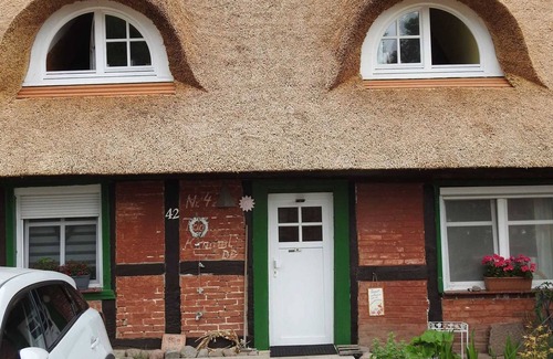 Demmin Apartment | Apartment 'Urlaub Unterm Reetdach' with Private Garden and Wi-Fi