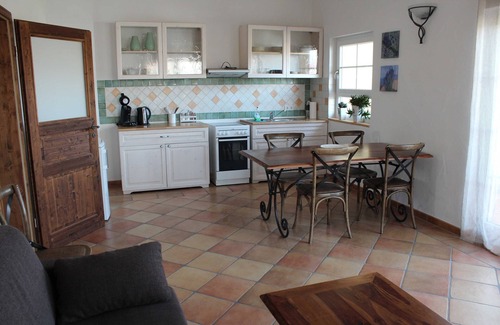 Rust Apartment | Welcoming Apartment Vanii - Family-Friendly Provence Getaway
