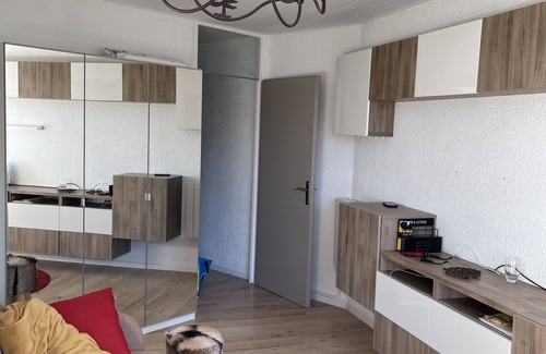 Les Claux Apartment | Family-Friendly Apartment vars les claux with Kitchen Access