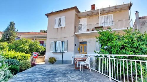 Sibenik Apartment | Apartment Vega with private garden, terrace and garage