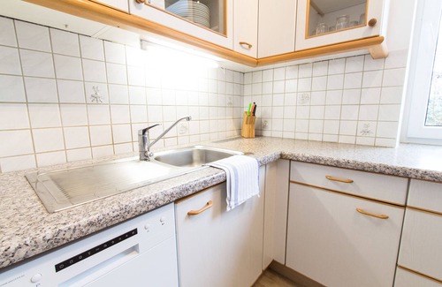 Hietzing Apartment | Cozy Apartment Veitingergasse with Kitchen & Breakfast Included