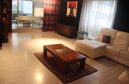Le Chesnay Apartment | Versailles Apartment: Pet-Friendly Retreat with Ocean View