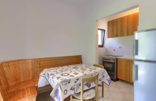 Savudrija Apartment | Discover Vesela: Oceanfront Retreat with Spa & Breakfast