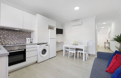 Sagres Apartment | Experience Victoria's House: Poolside Retreat with Wi-Fi