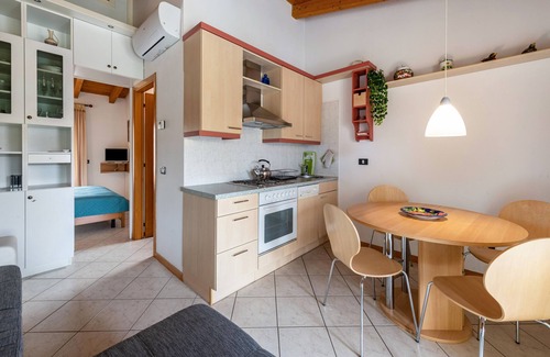 Colà Di Lazise Apartment | Cozy 'Vigneti A Colà' Apartment with Pool and Balcony