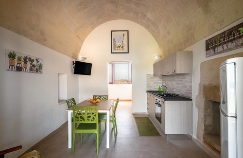 Uggiano la Chiesa Apartment | Villa Maddalena: Beachside Apartment with Garden & Wi-Fi