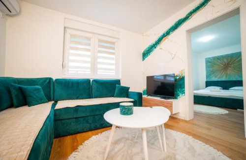 Tuzla Apartment | Top-Rated Apartment Vila Idila with Hot Tub & Kitchen Access