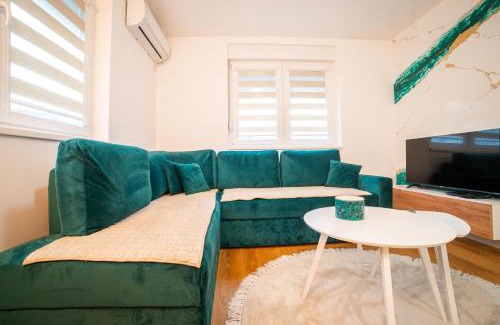 Tuzla Apartment | Top-Rated Apartment Vila Idila with Hot Tub & Kitchen Access