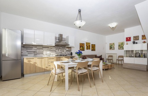 Viagrande Apartment | Apartment 'Villa Di Mauro' with Mountain View, Private Pool and Air Conditioning
