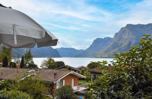 Vesta Apartment | Oceanfront Apartment Villa Laura: Pet-Friendly Retreat