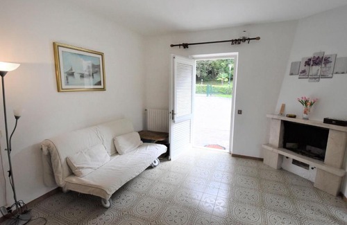 Vesta Apartment | Oceanfront Apartment Villa Laura: Family-Friendly Retreat