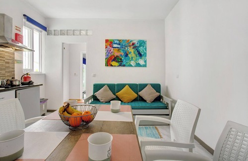 Canico Apartment | Apartment 'Villa Pool Front' with Mountain View, Shared Pool and Wi-Fi