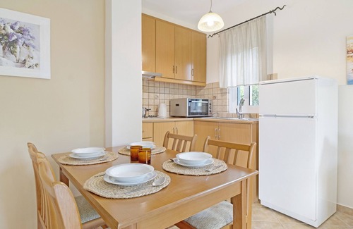 Spanochori Apartment | Cozy Apartment 'Villa Rita' with Ocean View & Garden Access