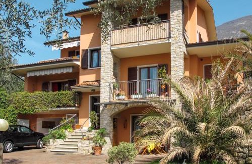 Val di Sogno Apartment | Oceanfront Apartment Villa Rizzardi-2: Pet Friendly Retreat