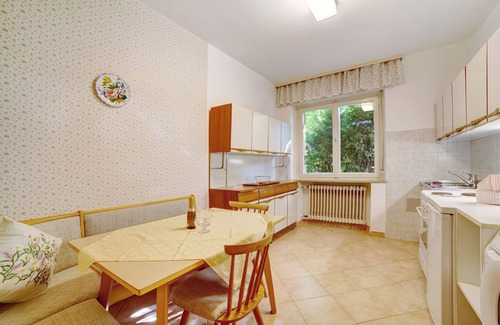 Merano Apartment | Villa Sabine - Berta: Mountain Views & Shared Garden Escape