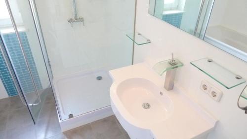 Heiligenstadt Apartment | Discover Apartment Vindobona: Pet Friendly with Breakfast