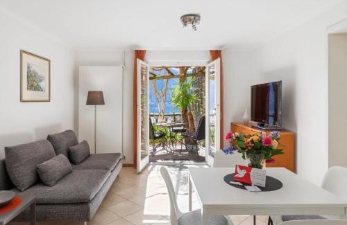 Porto Ronco Apartment | Pet-Friendly Apartment Vista Isole di Brissago Awaits You