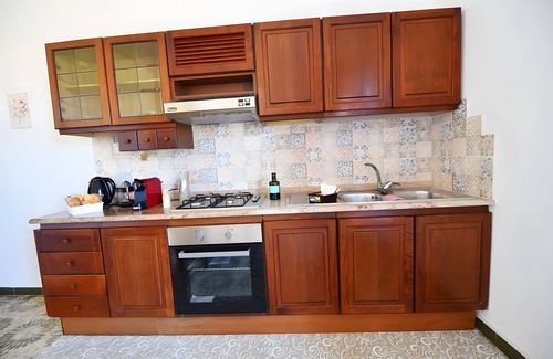 Bomerano Apartment | Apartment 'Vista Mare A Due Passi Dal Sentiero Degli Dei' with Sea View, Wi-Fi and Air Conditioning