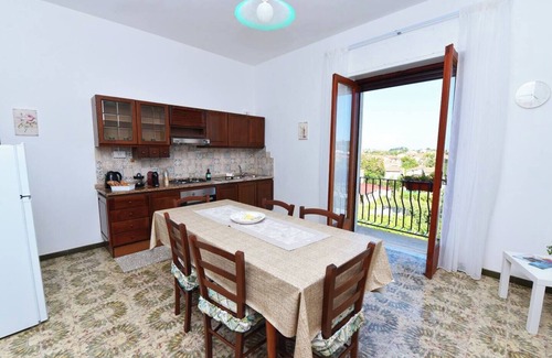 Bomerano Apartment | Apartment 'Vista Mare A Due Passi Dal Sentiero Degli Dei' with Sea View, Wi-Fi and Air Conditioning