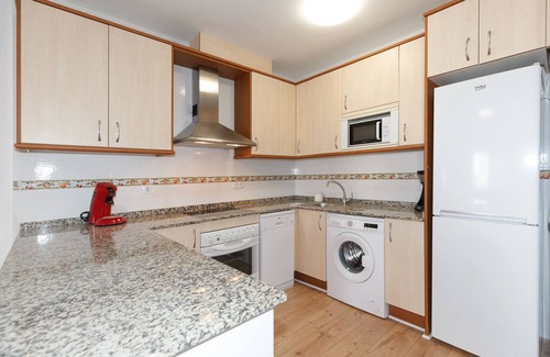 Cambrils Apartment | Oceanfront Apartment Voramar 33 with Spa & Kitchen Access