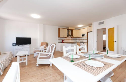 Cambrils Apartment | Oceanfront Apartment Voramar 33 with Spa & Kitchen Access