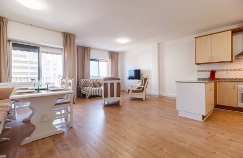Cambrils Apartment | Oceanfront Apartment Voramar 33 with Spa & Kitchen Access