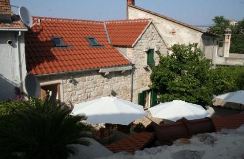 Vrboska Apartment | Vrboska Apartment 4601c: Ideal for Pets and Families