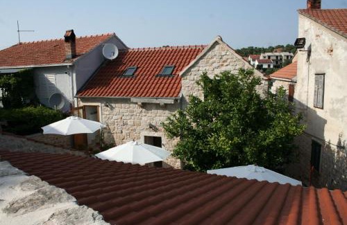 Vrboska Apartment | Vrboska Apartment 4601c: Ideal for Pets and Families