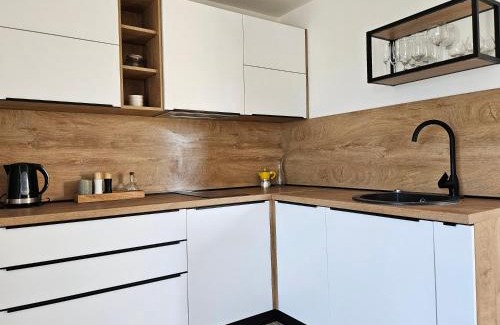 Zdrelac Apartment | Oceanfront Retreat at Apartment L&N, Ždrelac Pašman
