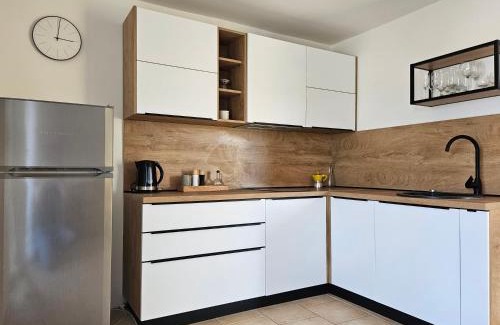 Zdrelac Apartment | Oceanfront Retreat at Apartment L&N, Ždrelac Pašman