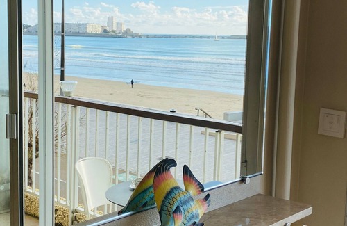 Les Sables d'Olonne Apartment | Oceanfront Apartment Les Sables-d'Olonne - 10/10 Rated Stay
