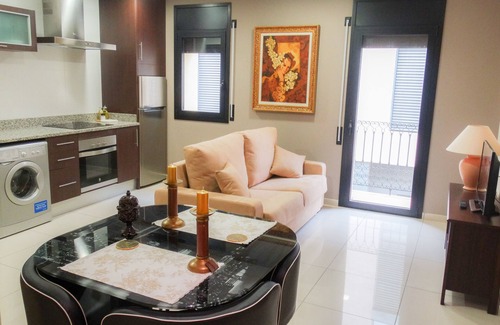 Portbou Apartment | Stylish Apartment Walter Benjamin with Spa & Family Amenities