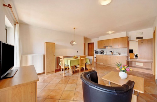 Lana Apartment | Scenic Apartment "Weinsepphof 9" with Pool & Balcony Views