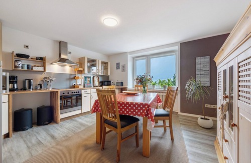 Bad Pyrmont Apartment | Top-Rated Apartment 'Weserberglandblumen' with Garden Views