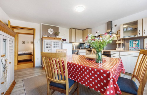 Bad Pyrmont Apartment | Top-Rated Apartment 'Weserberglandblumen' with Garden Views