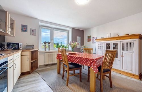 Bad Pyrmont Apartment | Top-Rated Apartment 'Weserberglandblumen' with Garden Views